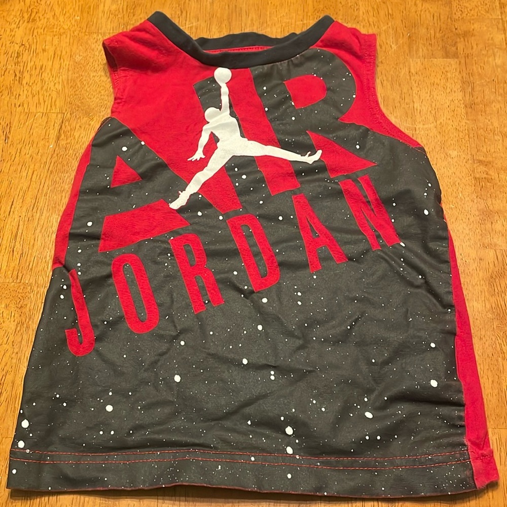 🏀 Air Jordan, black red and white 100% cotton tank top size 4T, 3-4 years old